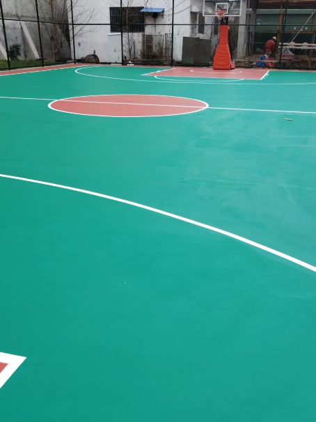 双鸭山 球场长期使用易出现地面开裂